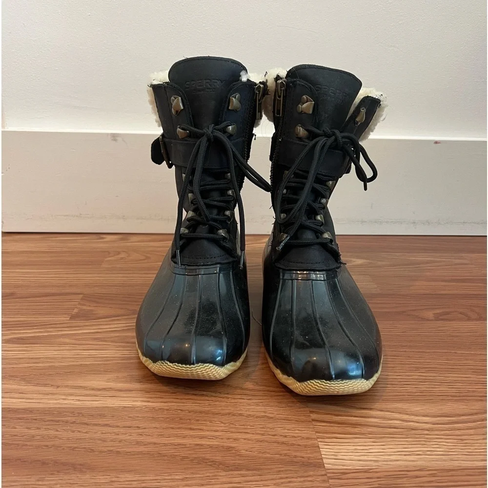 Sperry Top-Sider Black Boots with Cream Fur Lining